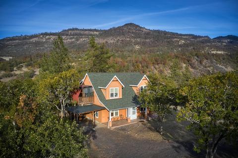 6886 Lost Creek Rd, Eagle Point, OR 97524