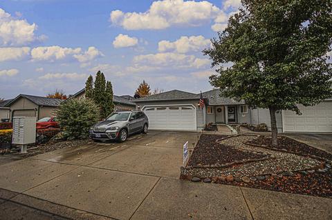 439 Crystal Dr, Eagle Point, OR 97524 photo 2