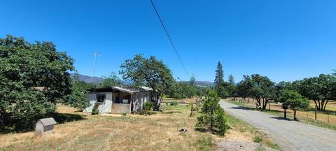 380 Capri Dr, Eagle Point, OR 97524 photo 3