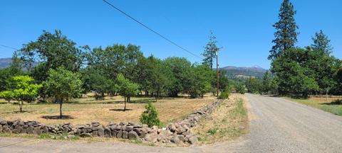 380 Capri Dr, Eagle Point, OR 97524 photo 4