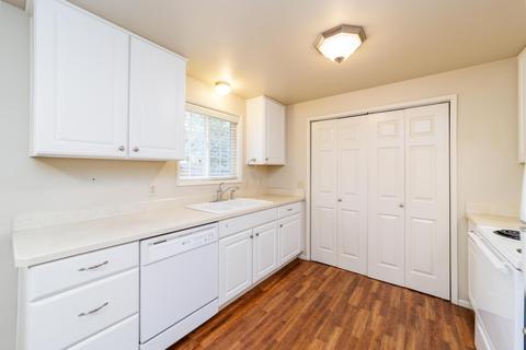 2416 NE Ocker Dr, Bend, OR 97701 photo 17