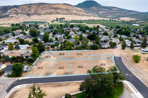 2930 Tiffany-lot 7 St, Medford, OR 97504