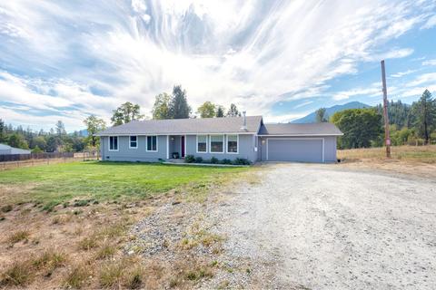 437 Stringer Gap Rd, Grants Pass, OR 97527 photo 2