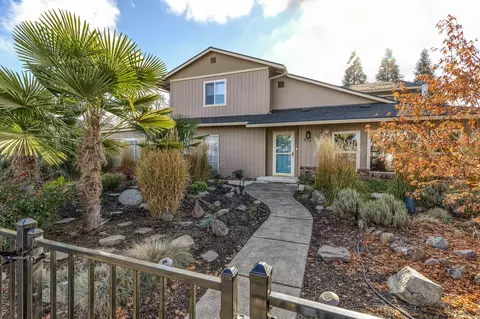 632-634 Cedar St, Central Point, OR 97502