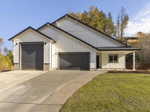 1291 Golf Club Dr, Cave Junction, OR 97523