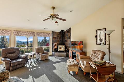 726 Busch Rd, Trail, OR 97541 photo 9