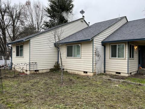 1006 S Shasta Ave #1006/1008, Eagle Point, OR 97524
