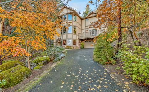 599 Ashland Creek Dr, Ashland, OR 97520