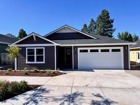 355 Randy St, Ashland, OR 97520