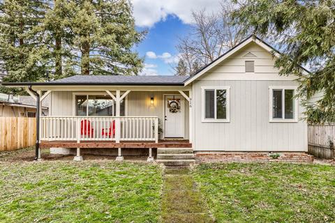 916 SW L St, Grants Pass, OR 97526