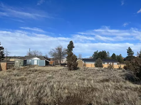 1505 SW Pelton Ave, Madras, OR 97741