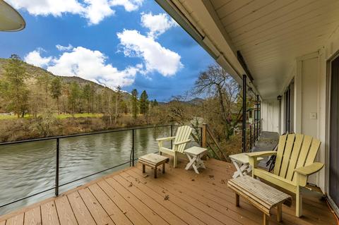 2400 Rogue River Hwy, Gold Hill, OR 97525
