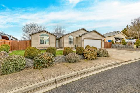 513 Winston Ct, Eagle Point, OR 97524 photo 2