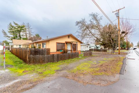 2921 Table Rock Rd, Medford, OR 97501