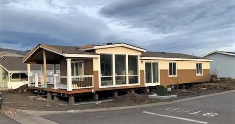 333 Mountain View Apt 97 Dr, Talent, OR 97540