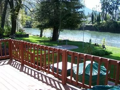 1411 SE Rogue Dr, Grants Pass, OR 97526