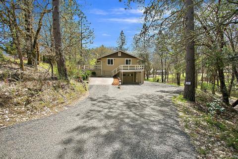 536 Azalea Dr, Grants Pass, OR 97526