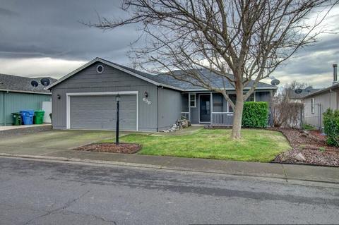 638 Andrea Way, Eagle Point, OR 97524 photo 2