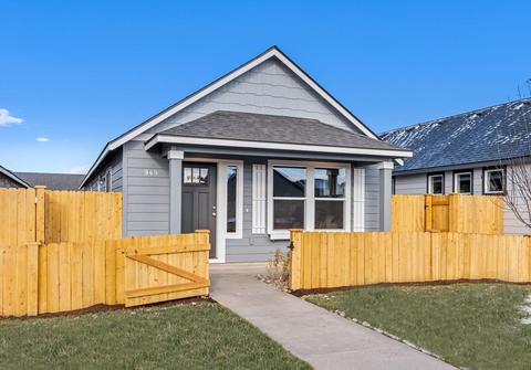3279 NW 9th St, Redmond, OR 97756