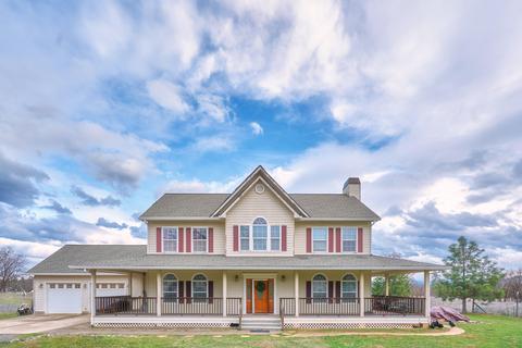13794 Perry Rd, Central Point, OR 97502