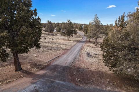 21239 SW Gift Rd, Bend, OR 97703