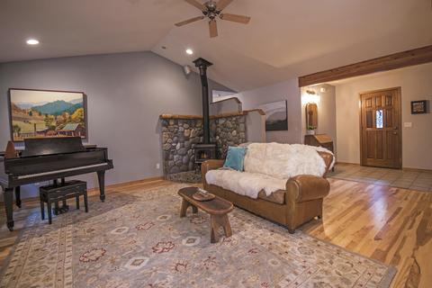 711 E Tyee Dr, Sisters, OR 97759 photo 3