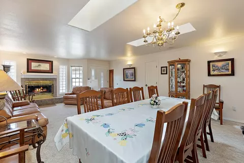 Dining - 2703 Hammel Rd, Eagle Point, OR 97524 photo 1 of 4