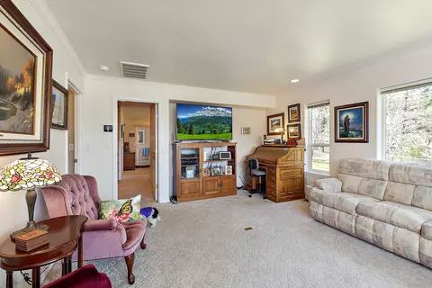 Living - 2703 Hammel Rd, Eagle Point, OR 97524 photo 4 of 6