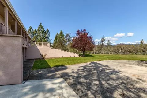Exterior - 2703 Hammel Rd, Eagle Point, OR 97524 photo 9 of 12