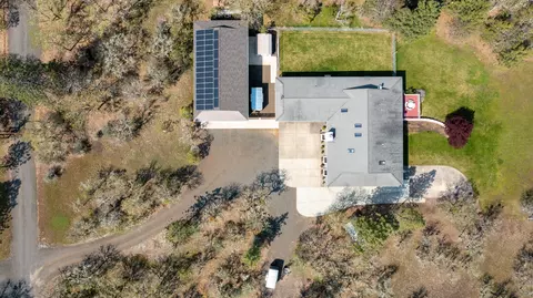 View/Area - 2703 Hammel Rd, Eagle Point, OR 97524 photo 2 of 2