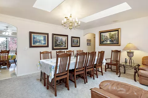 Dining - 2703 Hammel Rd, Eagle Point, OR 97524 photo 3 of 4
