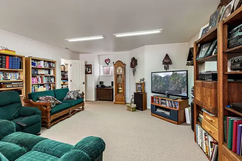 Living - 2703 Hammel Rd, Eagle Point, OR 97524 photo 5 of 6