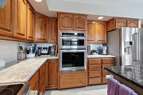 Kitchen - 2703 Hammel Rd, Eagle Point, OR 97524 photo 5 of 6