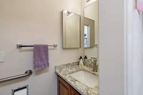 Bath - 2703 Hammel Rd, Eagle Point, OR 97524 photo 1 of 9
