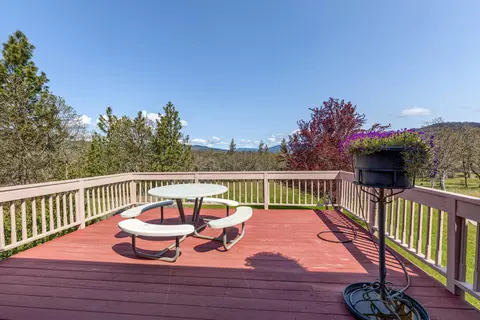 Exterior - 2703 Hammel Rd, Eagle Point, OR 97524 photo 8 of 12