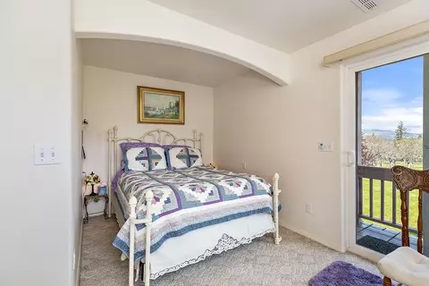 Bedroom - 2703 Hammel Rd, Eagle Point, OR 97524 photo 3 of 5