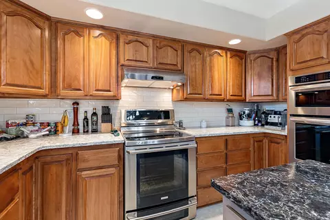 Kitchen - 2703 Hammel Rd, Eagle Point, OR 97524 photo 4 of 6