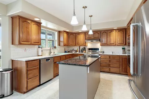Kitchen - 2703 Hammel Rd, Eagle Point, OR 97524 photo 2 of 6