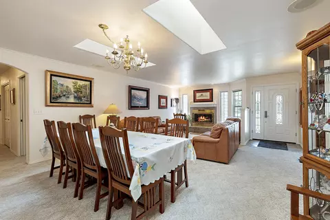 Dining - 2703 Hammel Rd, Eagle Point, OR 97524 photo 2 of 4