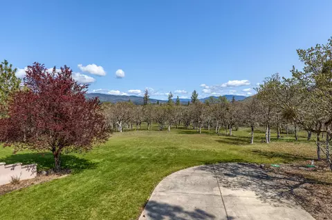 Exterior - 2703 Hammel Rd, Eagle Point, OR 97524 photo 4 of 12