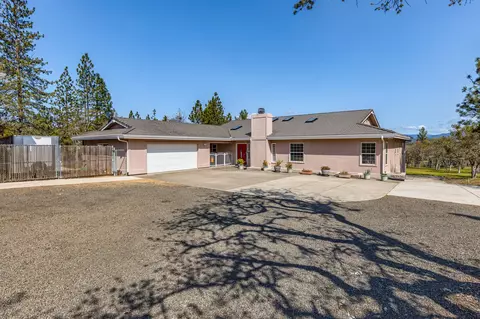 Exterior - 2703 Hammel Rd, Eagle Point, OR 97524 photo 2 of 12