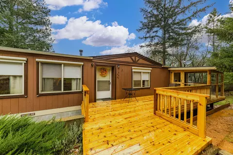 212 Debra Ln, Grants Pass, OR 97527