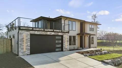 52 Woodlands Dr, Eagle Point, OR 97524