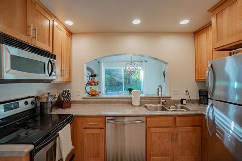 313 Live Oak Loop, Central Point, OR 97502 photo 3