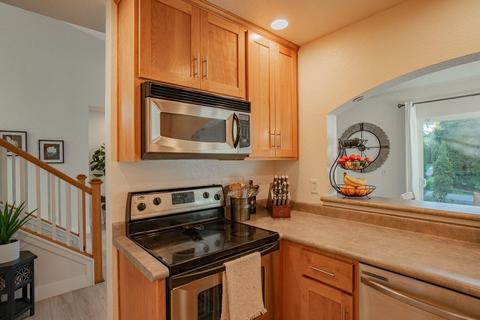 313 Live Oak Loop, Central Point, OR 97502 photo 4