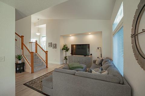 313 Live Oak Loop, Central Point, OR 97502 photo 11
