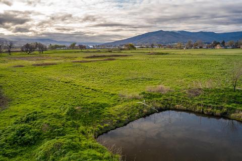 654 Hartley Rd, Phoenix, OR 97535 photo 1