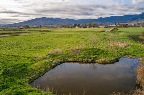 654 Hartley Rd, Phoenix, OR 97535 photo 3