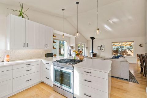 1130 E Cascade Ave, Sisters, OR 97759 photo 5