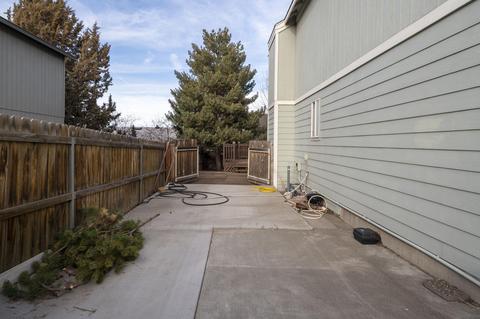 883 NE Locksley Dr, Bend, OR 97701 photo 32